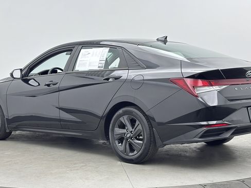 Used 2022 Hyundai Elantra SEL w/ Convenience Package FWD image 5