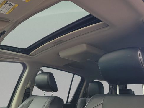 Used 2012 Nissan Armada Platinum image 27