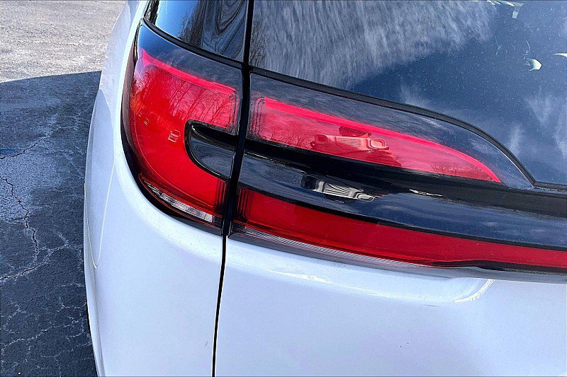 Used 2024 Chrysler Pacifica Limited FWD image 32