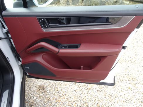 Used 2024 Porsche Cayenne image 26