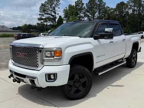 Used 2015 GMC Sierra 2500 Denali w/ Duramax Plus Package AWD/4WD image 3