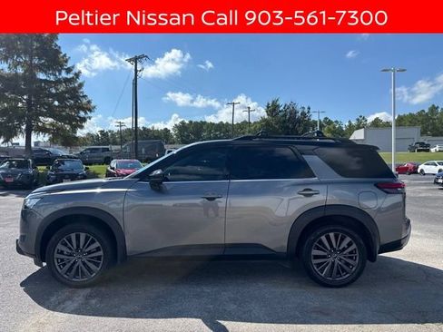 Certified 2022 Nissan Pathfinder SL w/ SL Premium Package FWD image 2