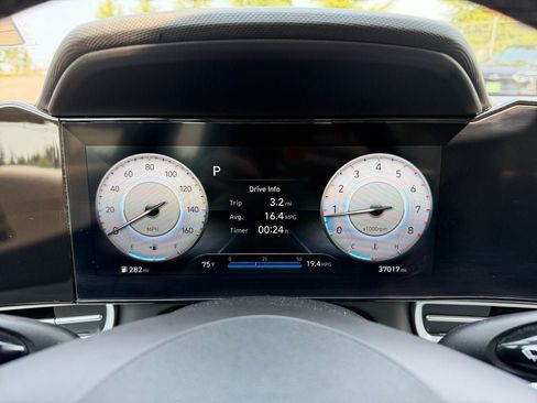 Used 2021 Hyundai Elantra Limited FWD image 14