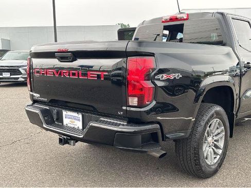 Used 2023 Chevrolet Colorado LT w/ LT Convenience Package II AWD/4WD image 11