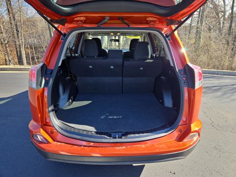 Used 2016 Toyota RAV4 LE image 9