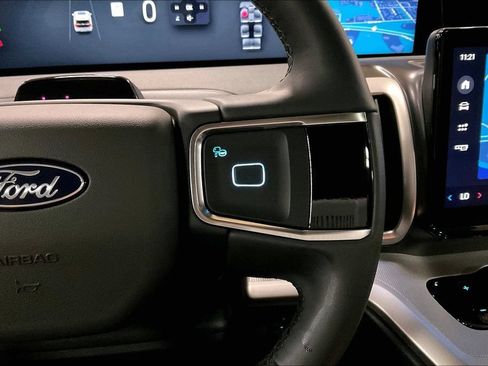 Certified 2025 Ford Expedition Active AWD/4WD image 18