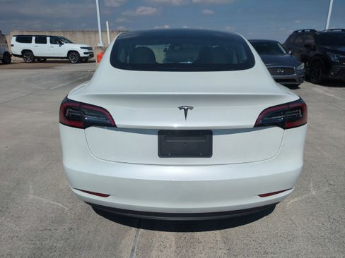 Used 2023 Tesla Model 3 Standard Range image 6