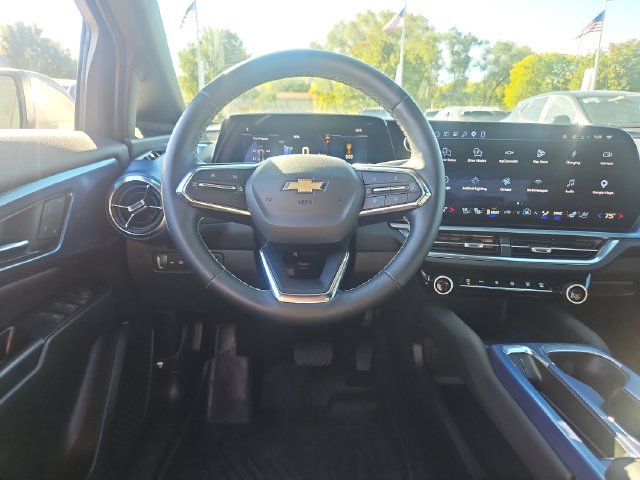 Used 2024 Chevrolet Equinox EV LT FWD image 13