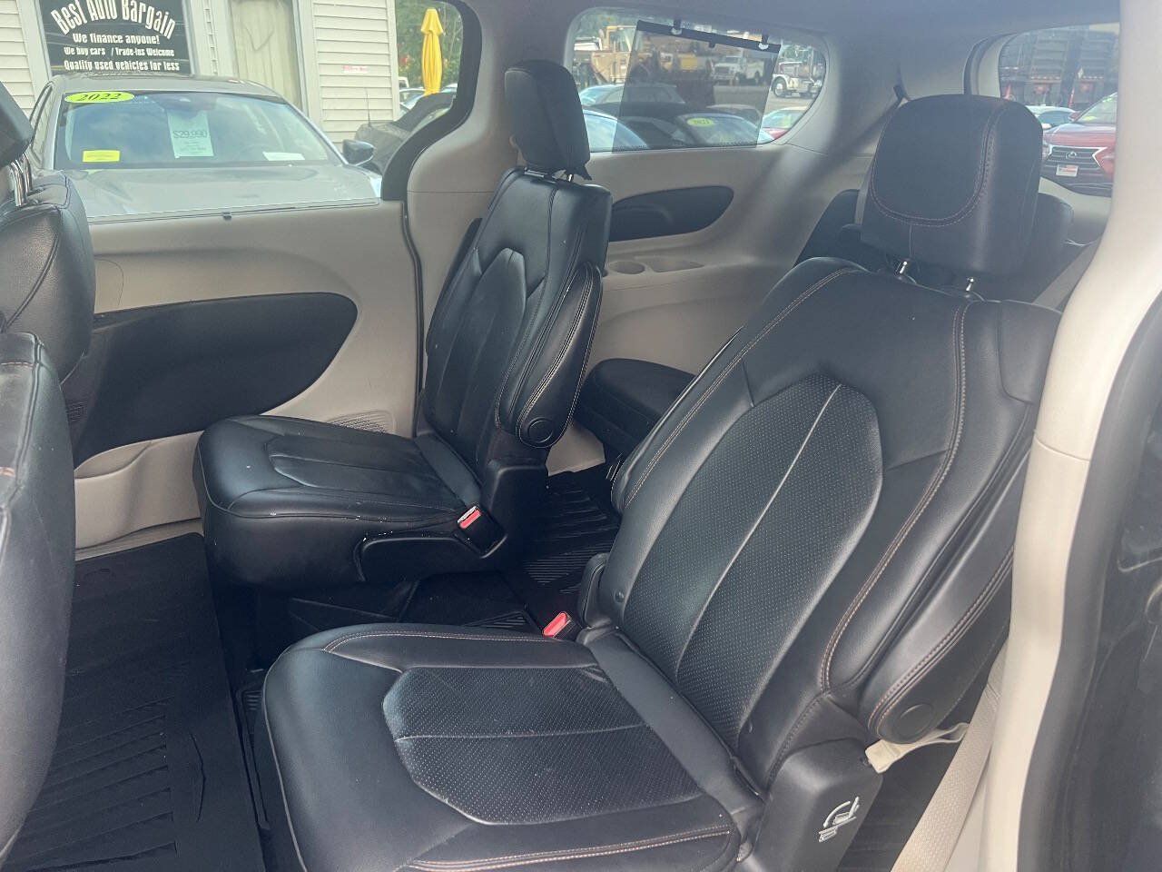 Used 2020 Chrysler Pacifica Touring-L FWD image 18