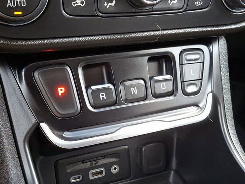 Used 2020 GMC Terrain SLT w/ Preferred Package image 23