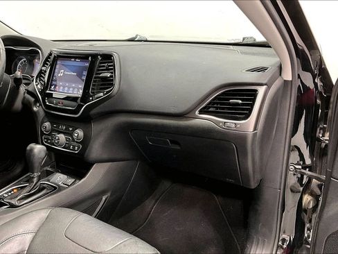 Used 2020 Jeep Cherokee Limited image 19