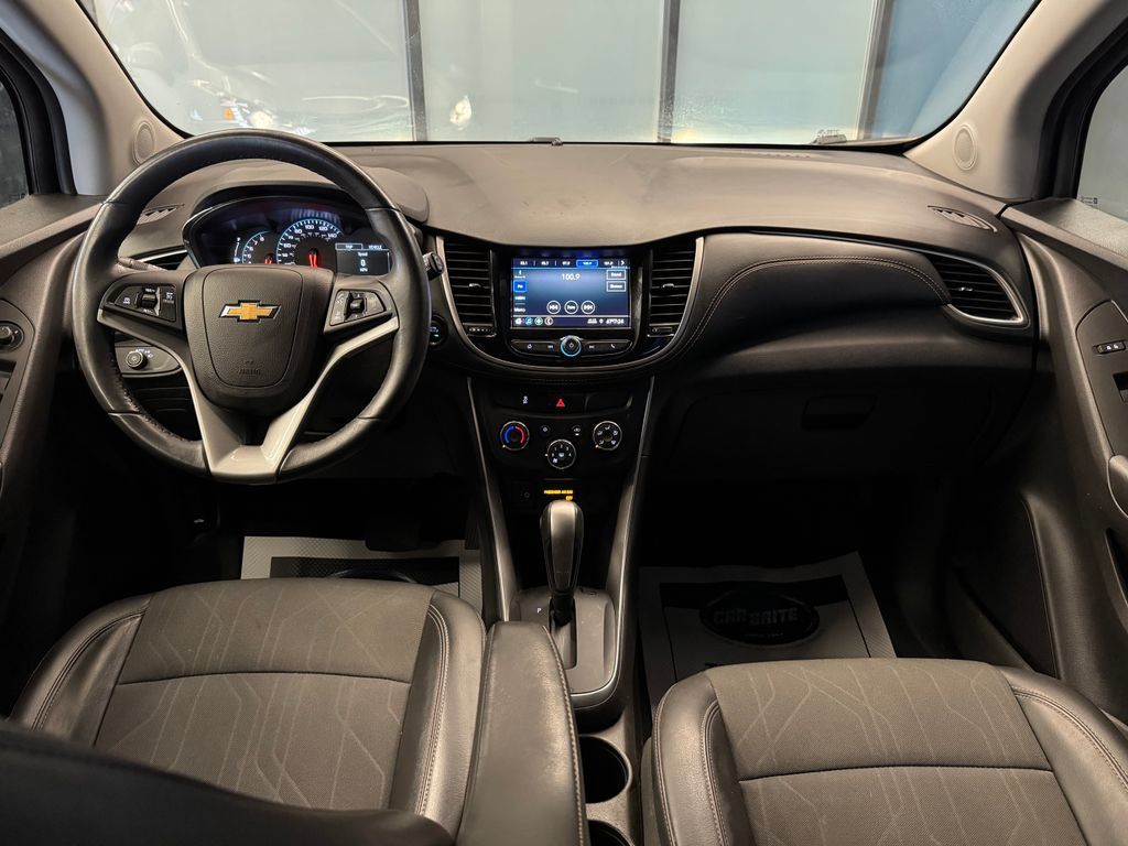 Used 2022 Chevrolet Trax LT w/ LT Convenience Package AWD/4WD image 9