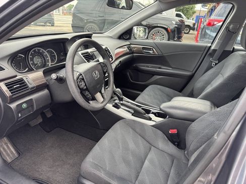 Used 2017 Honda Accord EX image 16