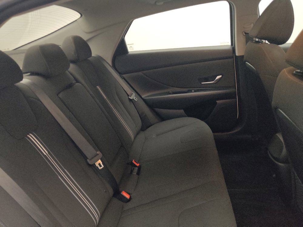 Used 2025 Hyundai Elantra SEL FWD image 19