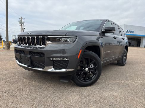Used 2023 Jeep Grand Cherokee L Limited image 3