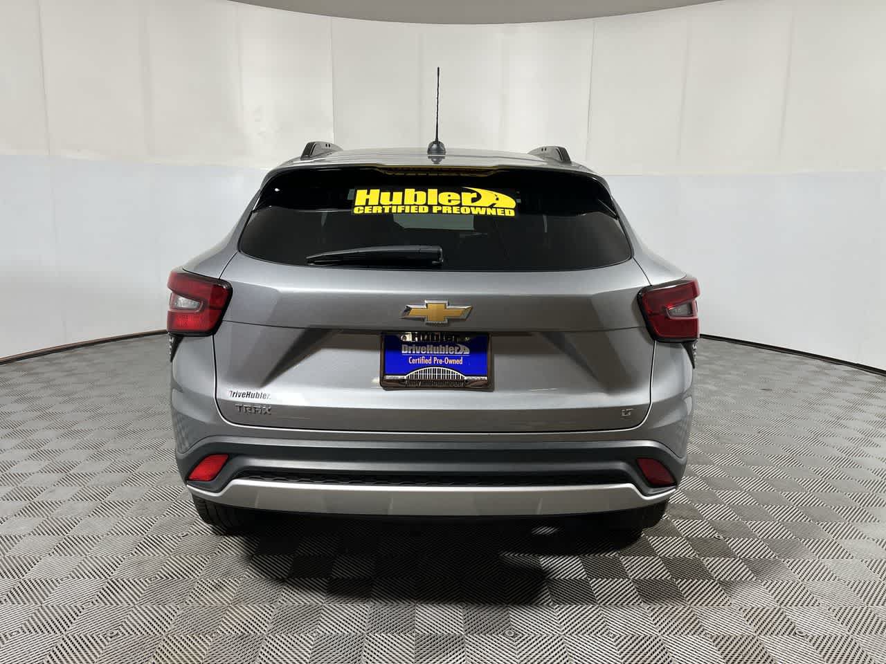 Used 2025 Chevrolet Trax LT FWD image 7
