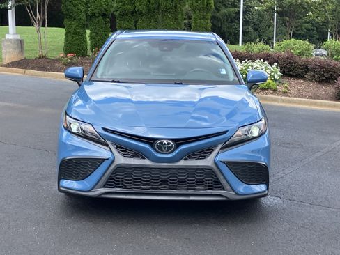 Used 2023 Toyota Camry SE FWD image 3