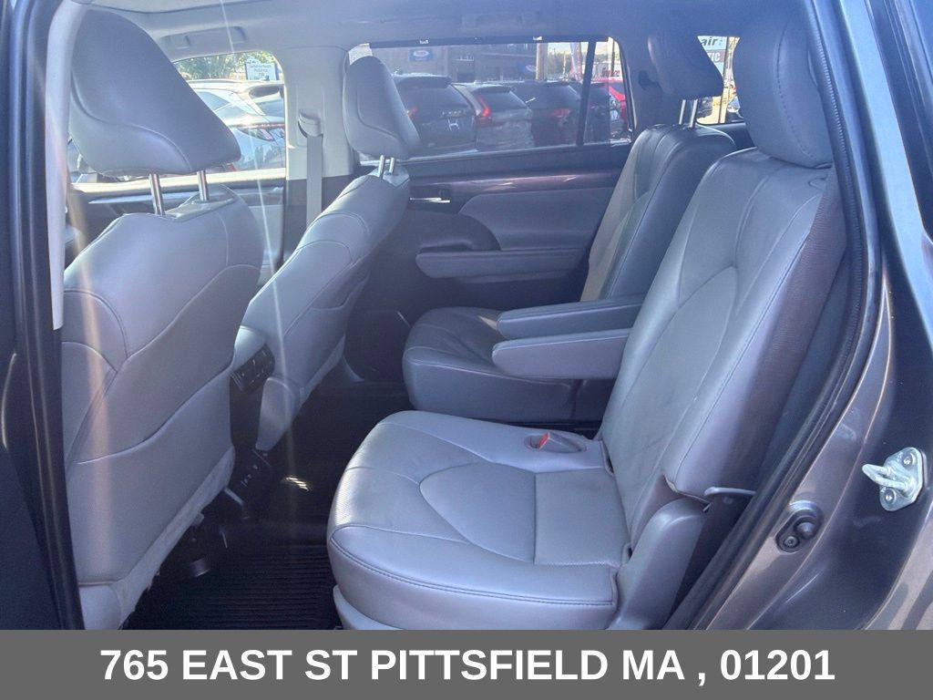 Used 2021 Toyota Highlander Platinum AWD/4WD image 19