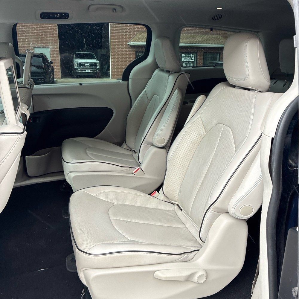 Used 2020 Chrysler Pacifica Limited w/ Advanced Safetytec Group FWD image 14