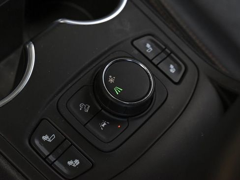 Used 2020 GMC Terrain SLT w/ Preferred Package FWD image 29