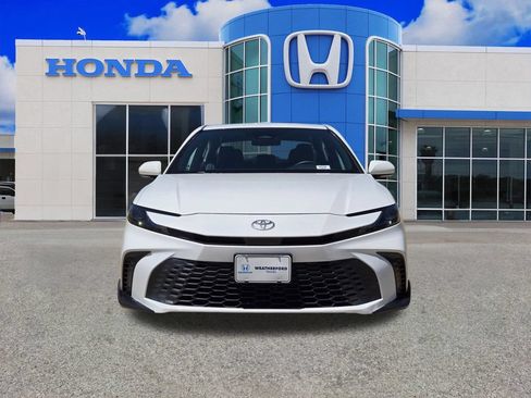 Used 2025 Toyota Camry SE FWD image 8