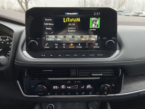 Used 2021 Nissan Rogue SL w/ Premium Package image 19