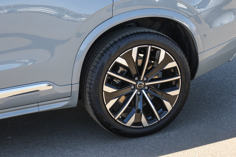 New 2026 Volvo XC90 T8 Plus w/ Protection Package AWD/4WD image 9