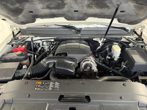 Used 2014 Chevrolet Suburban LTZ image 31