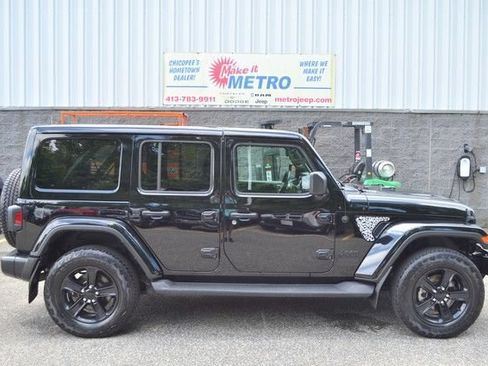 Used 2022 Jeep Wrangler Unlimited Sahara AWD/4WD image 9