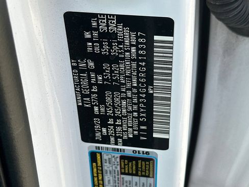 Used 2024 Kia Telluride EX w/ EX Captain's Chair Package FWD image 29