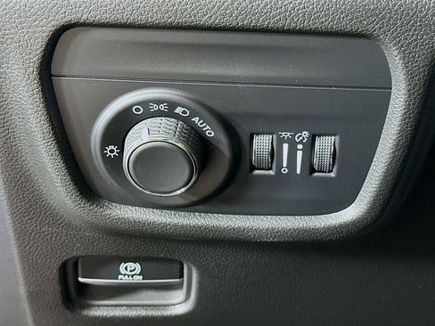 Used 2023 Jeep Grand Cherokee Laredo w/ Trailer Tow Prep Group (B) AWD/4WD image 17