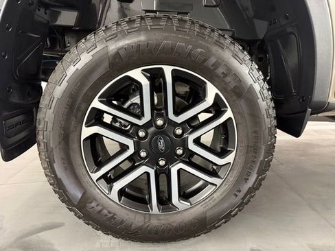 Used 2025 Ford Ranger Lariat w/ FX4 Off-Road Package image 11