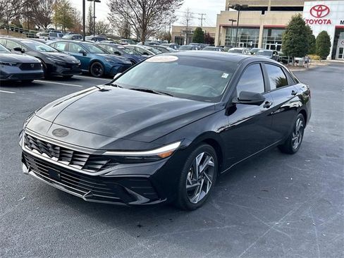 Used 2024 Hyundai Elantra Limited image 8