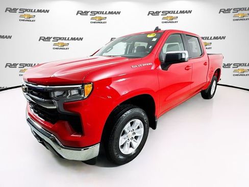 Used 2025 Chevrolet Silverado 1500 LT image 3