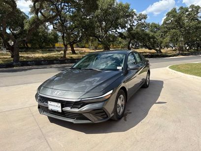 New 2026 Hyundai Elantra SE