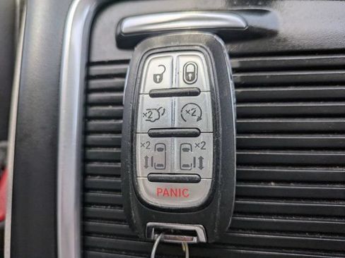 Used 2023 Chrysler Pacifica Touring-L FWD image 31