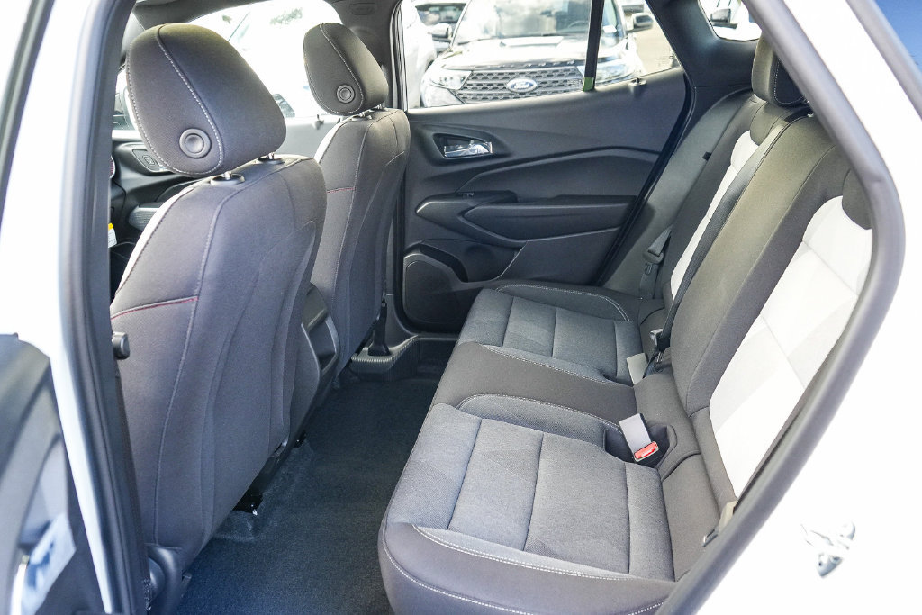 New 2026 Chevrolet Trax RS w/ Sunroof Package FWD image 18