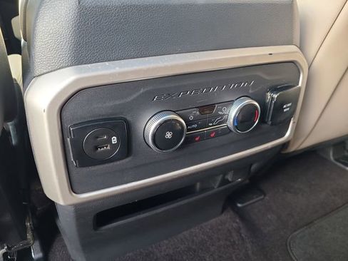 Used 2022 Ford Expedition Limited RWD image 19