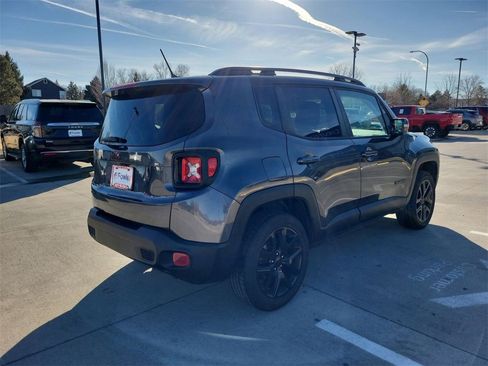 Used 2016 Jeep Renegade Latitude image 8