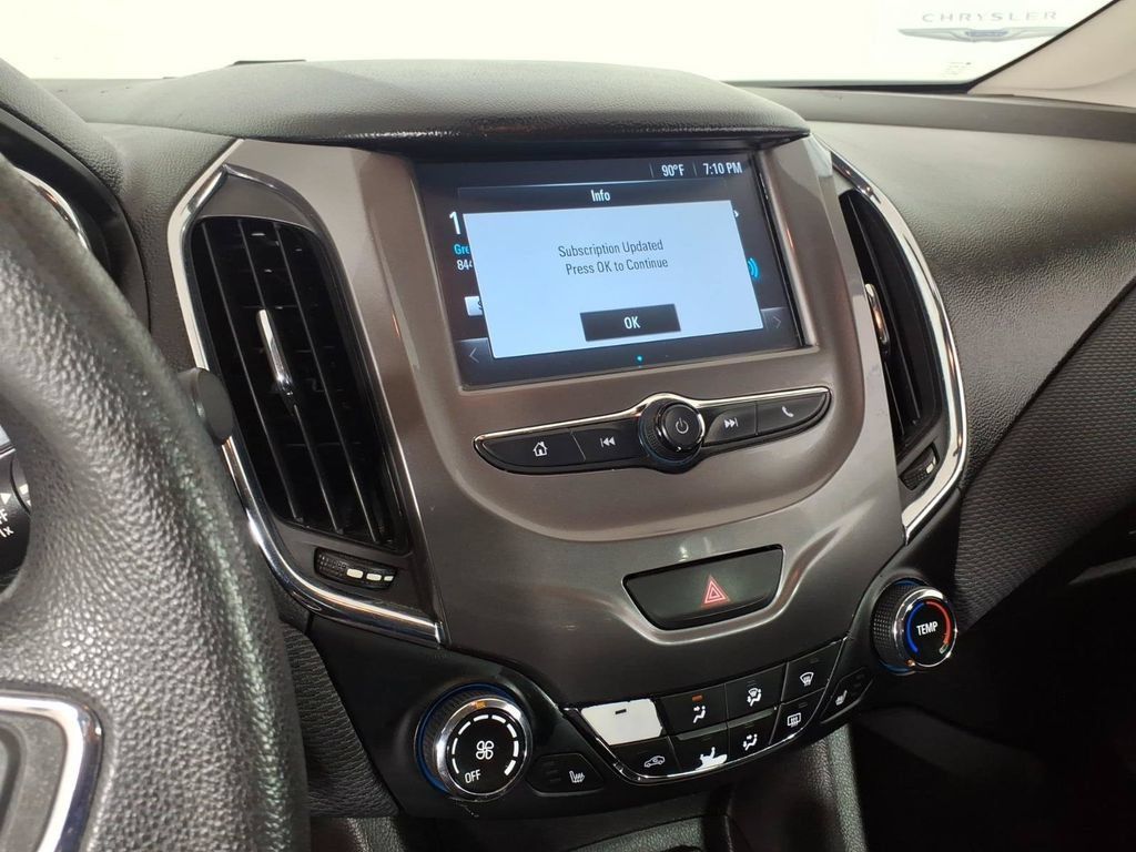 Used 2018 Chevrolet Cruze LT w/ LT Fleet Convenience Package FWD image 22