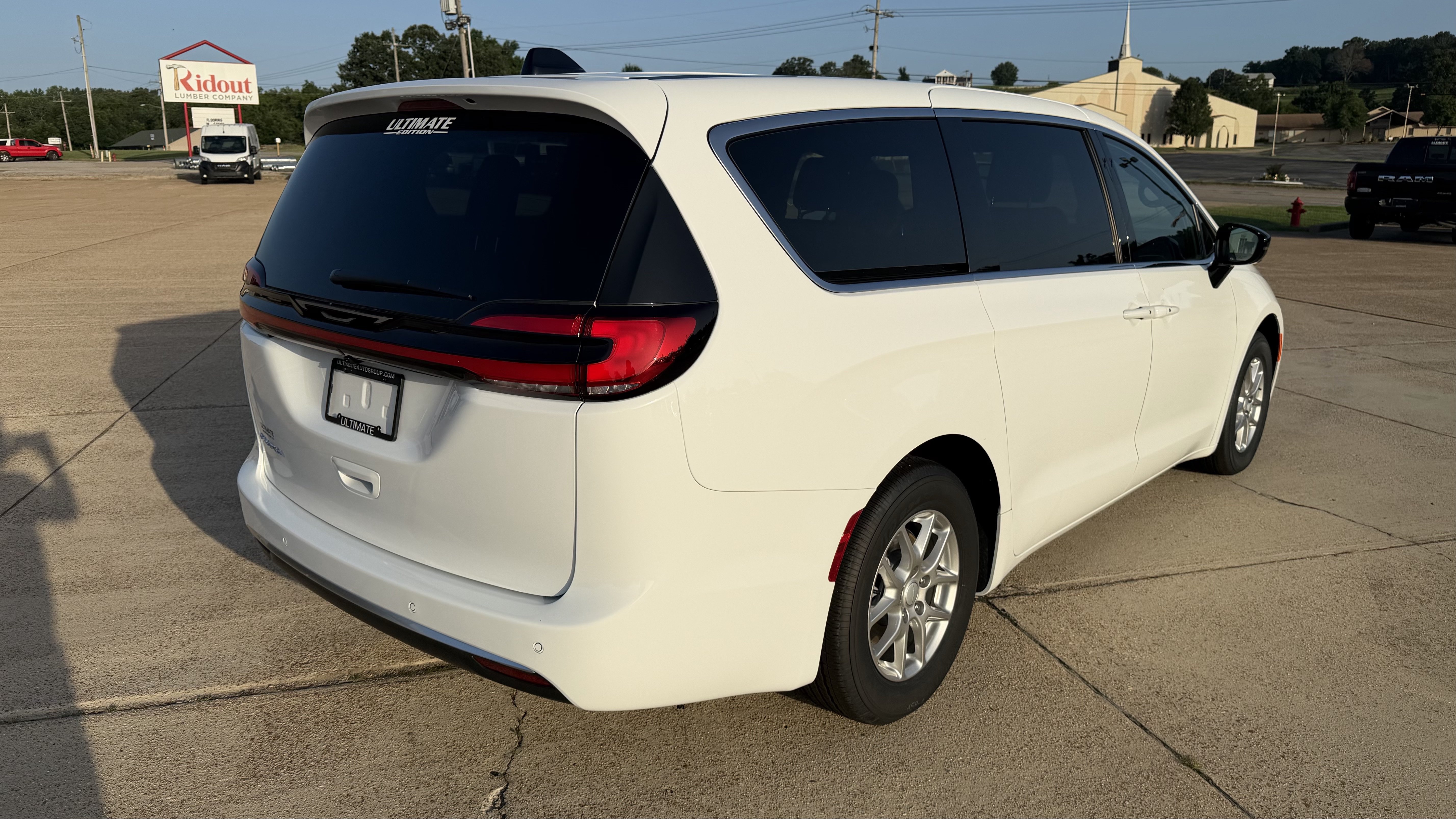 New 2027 Chrysler Pacifica Select w/ Family Tech Group FWD image 9