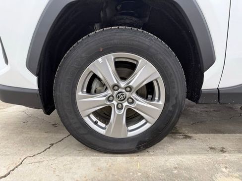 Used 2022 Toyota RAV4 XLE image 27