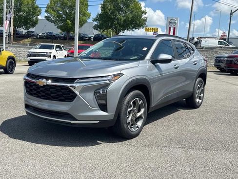 New 2025 Chevrolet Trax LT w/ Driver Confidence Package image 8