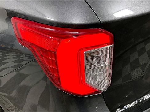 Used 2020 Ford Explorer Limited image 30