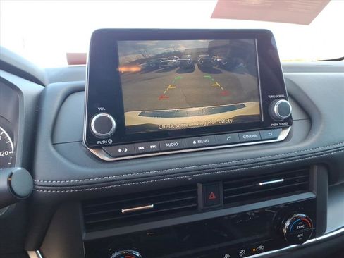 Certified 2025 Nissan Rogue SV image 13