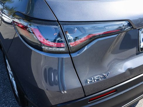 Used 2025 Honda HR-V LX image 8