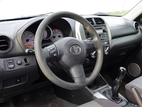 Used 2005 Toyota RAV4 4WD image 3
