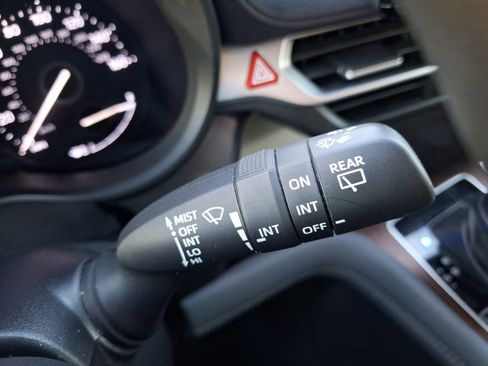 Used 2024 Toyota Sienna LE image 23