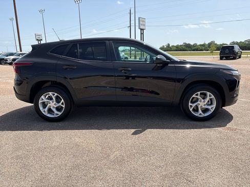 New 2026 Chevrolet Trax LS w/ LS Convenience Package FWD image 7