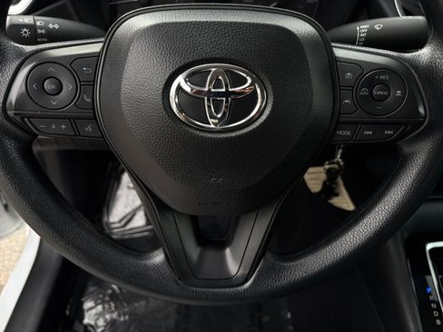 Used 2025 Toyota Corolla LE image 27
